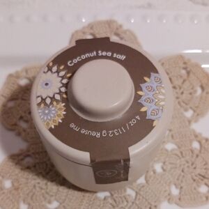 Home And Nature 🥥Coconut Sea Salt Candle ⚜️🥥⚜️🥥⚜️🥥⚜️🥥⚜️🥥